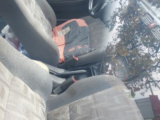 Красный Мазда 626, объемом двигателя 0 л и пробегом 200 тыс. км за 1427 $, фото 4 на Automoto.ua