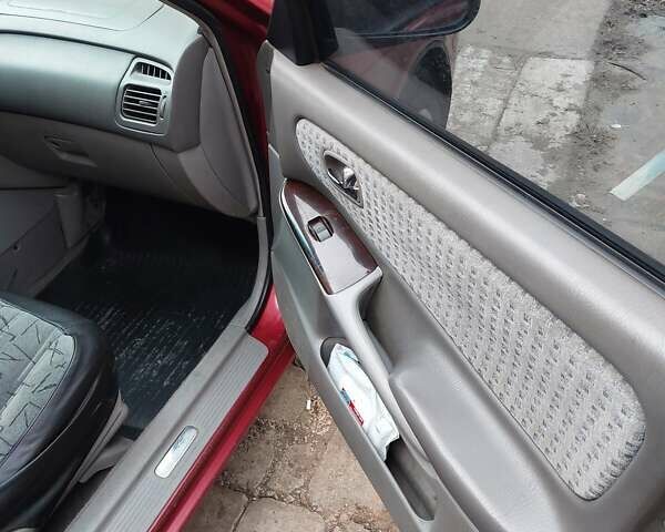 Красный Мазда 626, объемом двигателя 2 л и пробегом 246 тыс. км за 3700 $, фото 12 на Automoto.ua