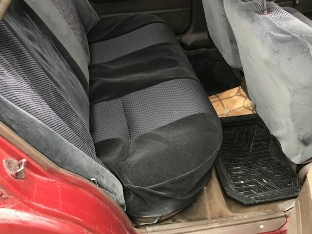 Красный Мазда 626, объемом двигателя 2 л и пробегом 999 тыс. км за 700 $, фото 3 на Automoto.ua