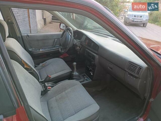 Красный Мазда 626, объемом двигателя 1.8 л и пробегом 111 тыс. км за 800 $, фото 3 на Automoto.ua