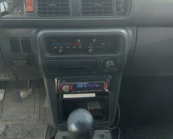 Красный Мазда 626, объемом двигателя 2.18 л и пробегом 200 тыс. км за 1500 $, фото 1 на Automoto.ua