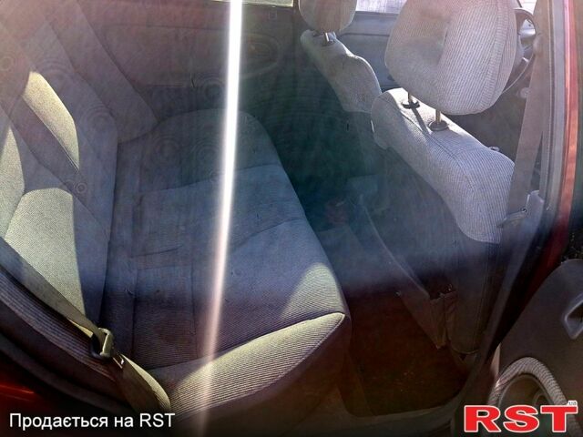 Червоний Мазда 626, об'ємом двигуна 1.8 л та пробігом 0 тис. км за 2100 $, фото 5 на Automoto.ua