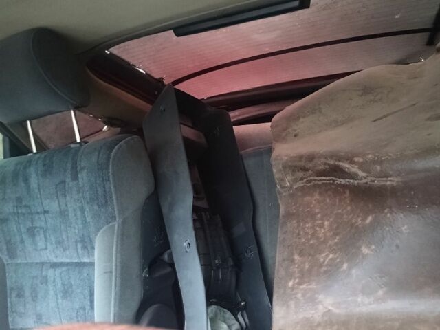 Красный Мазда 626, объемом двигателя 2 л и пробегом 200 тыс. км за 1500 $, фото 5 на Automoto.ua