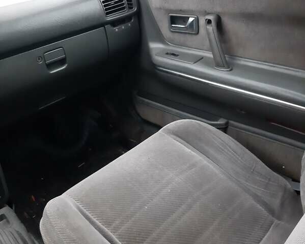 Красный Мазда 626, объемом двигателя 2 л и пробегом 225 тыс. км за 550 $, фото 5 на Automoto.ua