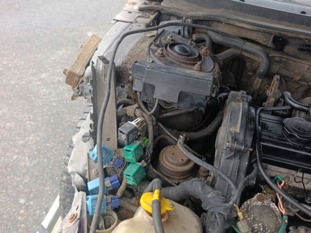 Красный Мазда 626, объемом двигателя 0 л и пробегом 300 тыс. км за 670 $, фото 2 на Automoto.ua