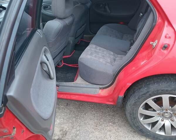 Красный Мазда 626, объемом двигателя 2 л и пробегом 210 тыс. км за 2600 $, фото 7 на Automoto.ua