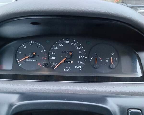 Красный Мазда 626, объемом двигателя 2 л и пробегом 210 тыс. км за 2600 $, фото 11 на Automoto.ua