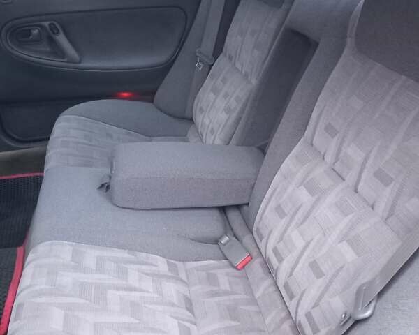 Красный Мазда 626, объемом двигателя 2 л и пробегом 210 тыс. км за 2600 $, фото 8 на Automoto.ua