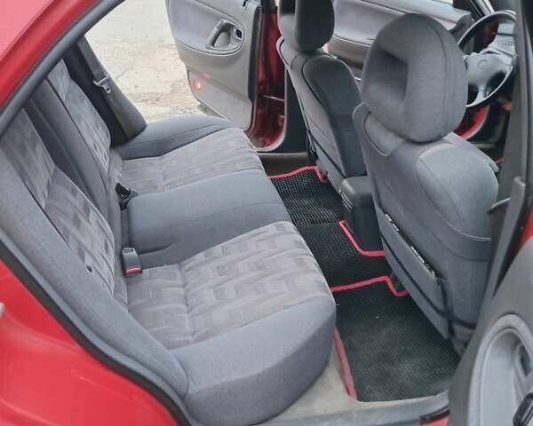 Красный Мазда 626, объемом двигателя 2 л и пробегом 210 тыс. км за 2600 $, фото 9 на Automoto.ua