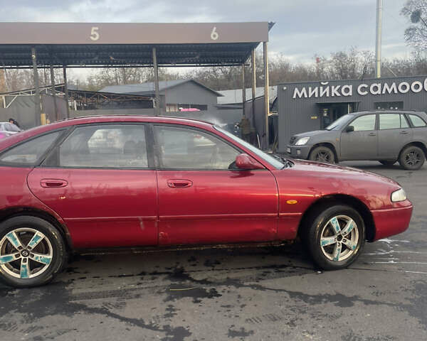 Красный Мазда 626, объемом двигателя 2 л и пробегом 320 тыс. км за 1549 $, фото 2 на Automoto.ua