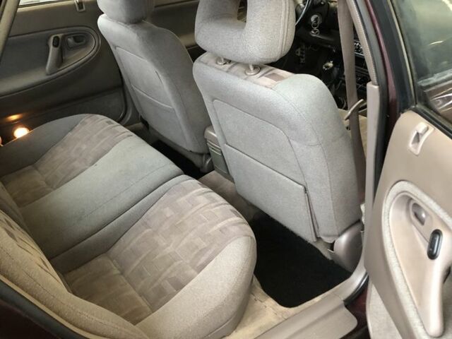 Красный Мазда 626, объемом двигателя 2 л и пробегом 190 тыс. км за 850 $, фото 4 на Automoto.ua