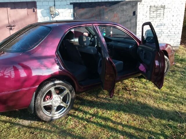 Красный Мазда 626, объемом двигателя 1.8 л и пробегом 300 тыс. км за 1700 $, фото 3 на Automoto.ua