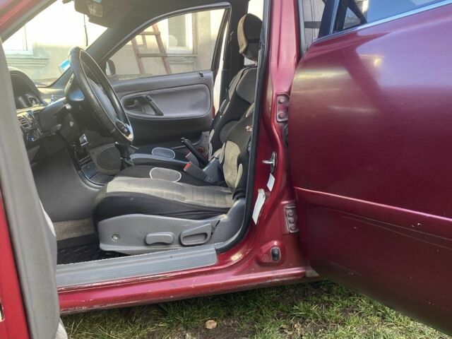 Красный Мазда 626, объемом двигателя 2 л и пробегом 561 тыс. км за 1600 $, фото 5 на Automoto.ua