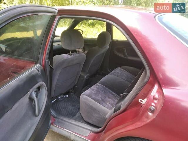 Красный Мазда 626, объемом двигателя 1.8 л и пробегом 400 тыс. км за 2300 $, фото 5 на Automoto.ua