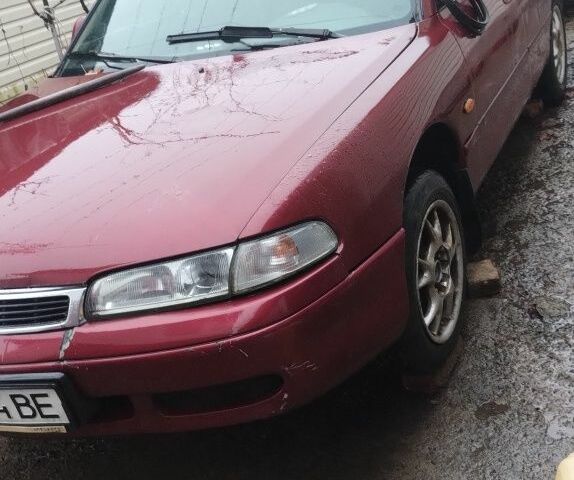 Красный Мазда 626, объемом двигателя 1.8 л и пробегом 400 тыс. км за 650 $, фото 2 на Automoto.ua