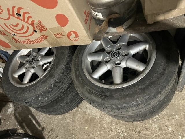 Красный Мазда 626, объемом двигателя 2 л и пробегом 360 тыс. км за 2500 $, фото 5 на Automoto.ua