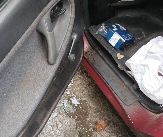 Красный Мазда 626, объемом двигателя 1.8 л и пробегом 400 тыс. км за 650 $, фото 8 на Automoto.ua