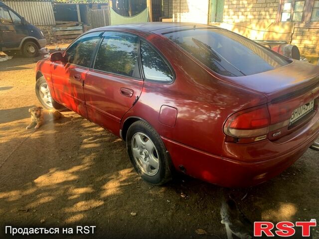 Красный Мазда 626, объемом двигателя 1.8 л и пробегом 300 тыс. км за 1600 $, фото 2 на Automoto.ua