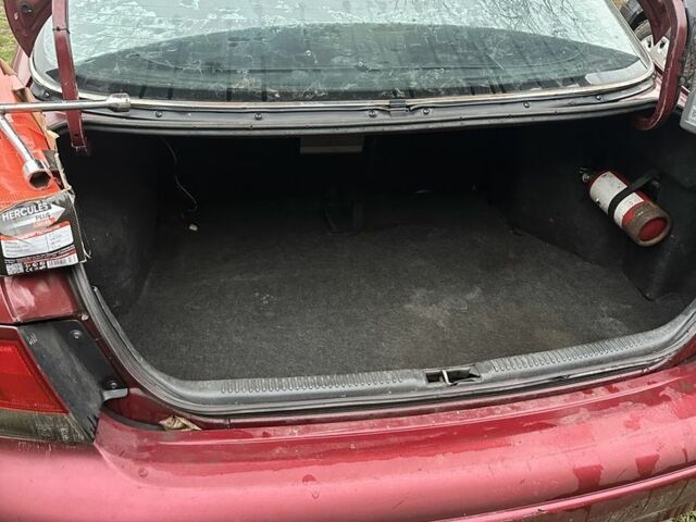 Красный Мазда 626, объемом двигателя 2 л и пробегом 360 тыс. км за 2500 $, фото 3 на Automoto.ua