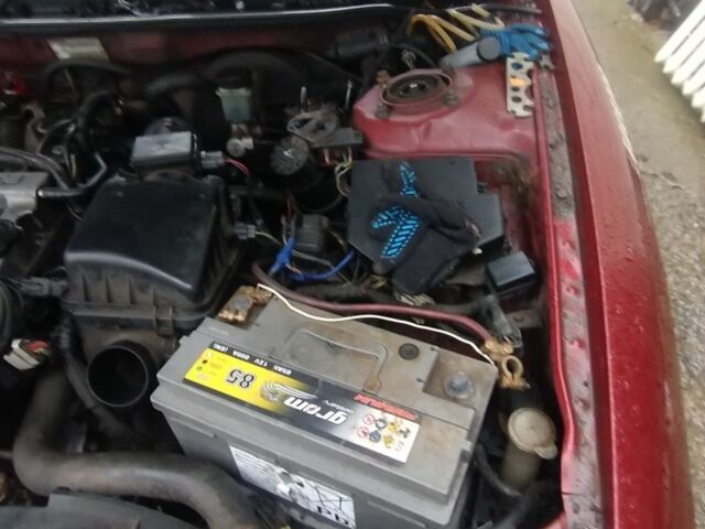 Красный Мазда 626, объемом двигателя 1.8 л и пробегом 400 тыс. км за 650 $, фото 5 на Automoto.ua