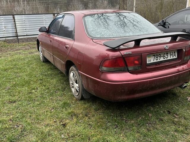 Красный Мазда 626, объемом двигателя 2 л и пробегом 360 тыс. км за 2500 $, фото 1 на Automoto.ua