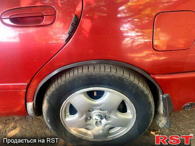 Красный Мазда 626, объемом двигателя 1.8 л и пробегом 300 тыс. км за 1600 $, фото 3 на Automoto.ua
