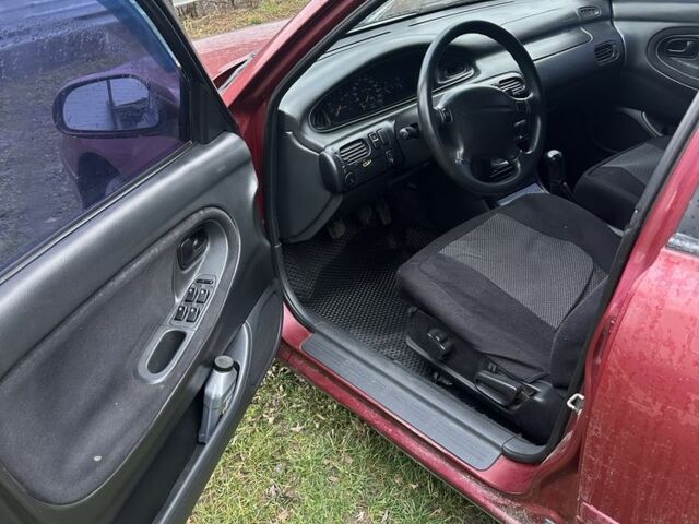 Красный Мазда 626, объемом двигателя 2 л и пробегом 360 тыс. км за 2500 $, фото 2 на Automoto.ua