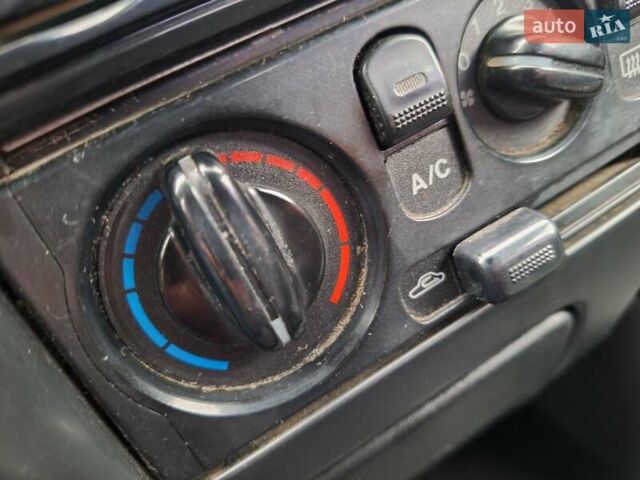 Красный Мазда 626, объемом двигателя 2 л и пробегом 111 тыс. км за 1800 $, фото 36 на Automoto.ua