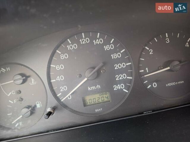 Красный Мазда 626, объемом двигателя 2 л и пробегом 111 тыс. км за 1800 $, фото 38 на Automoto.ua