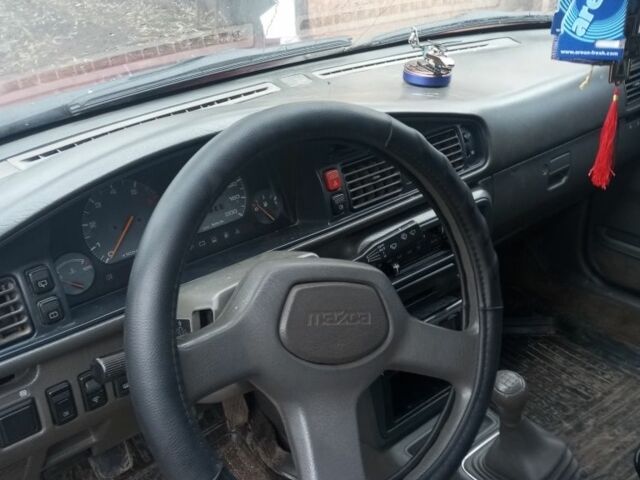 Красный Мазда 626, объемом двигателя 2 л и пробегом 250 тыс. км за 1400 $, фото 4 на Automoto.ua
