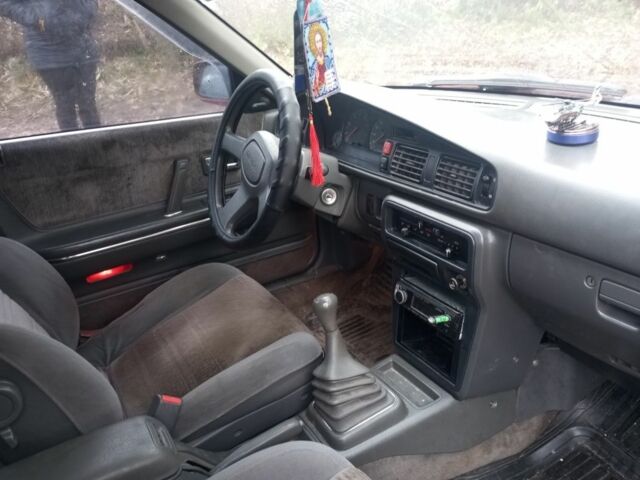 Красный Мазда 626, объемом двигателя 2 л и пробегом 250 тыс. км за 1400 $, фото 3 на Automoto.ua