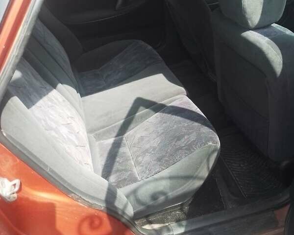 Красный Мазда 626, объемом двигателя 1.8 л и пробегом 294 тыс. км за 1500 $, фото 3 на Automoto.ua