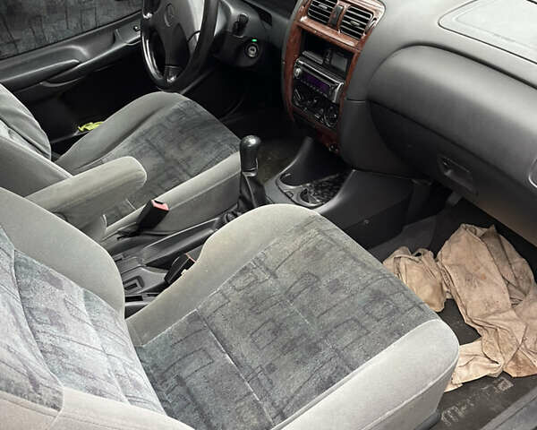 Красный Мазда 626, объемом двигателя 1.8 л и пробегом 333 тыс. км за 1700 $, фото 5 на Automoto.ua