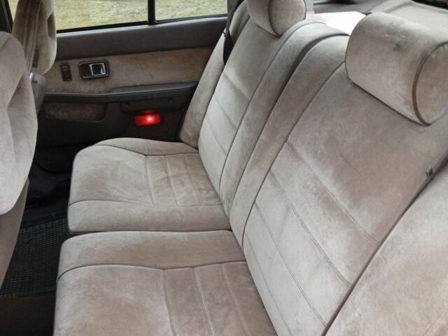 Червоний Мазда 626, об'ємом двигуна 2 л та пробігом 333 тис. км за 950 $, фото 3 на Automoto.ua