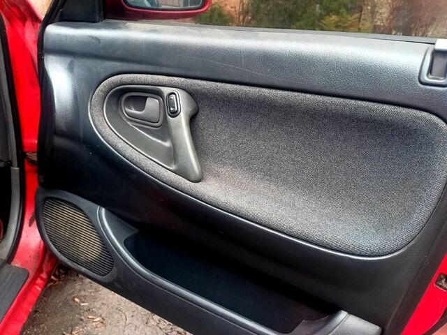 Красный Мазда 626, объемом двигателя 2 л и пробегом 247 тыс. км за 940 $, фото 3 на Automoto.ua