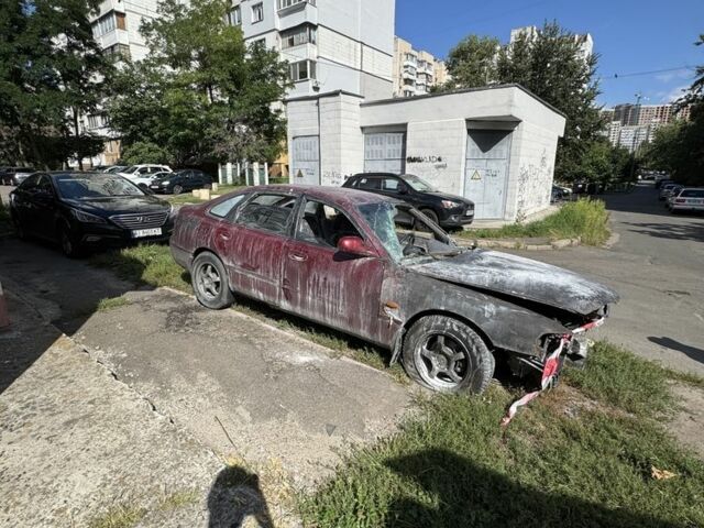 Червоний Мазда 626, об'ємом двигуна 2 л та пробігом 300 тис. км за 600 $, фото 3 на Automoto.ua