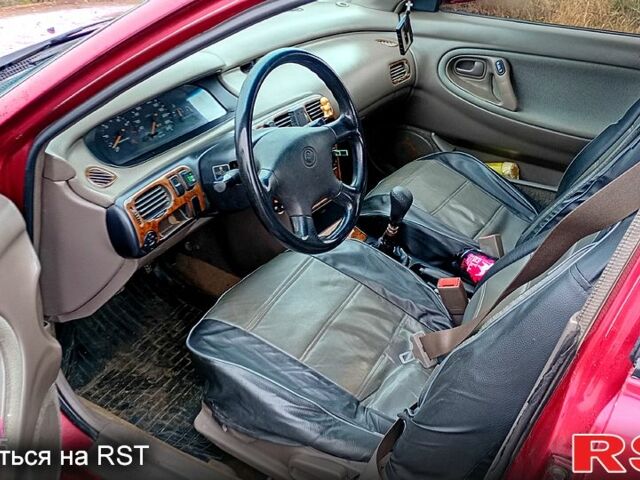 Красный Мазда 626, объемом двигателя 1.8 л и пробегом 33 тыс. км за 1500 $, фото 4 на Automoto.ua