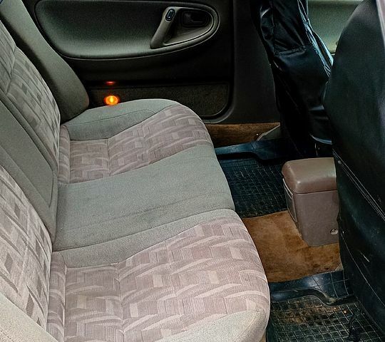 Красный Мазда 626, объемом двигателя 1.8 л и пробегом 33 тыс. км за 1500 $, фото 7 на Automoto.ua