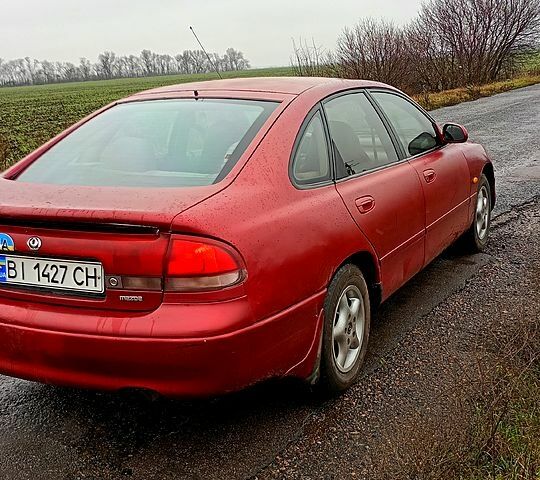 Красный Мазда 626, объемом двигателя 1.8 л и пробегом 33 тыс. км за 1500 $, фото 2 на Automoto.ua