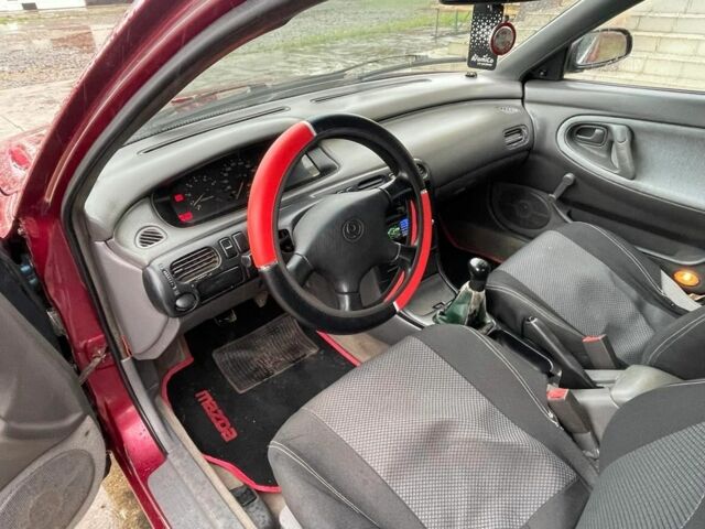 Красный Мазда 626, объемом двигателя 1.8 л и пробегом 200 тыс. км за 1200 $, фото 5 на Automoto.ua