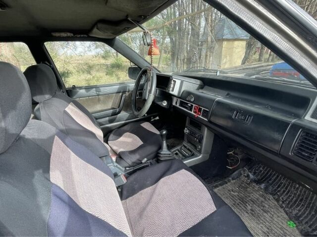 Серый Мазда 626, объемом двигателя 2 л и пробегом 222 тыс. км за 750 $, фото 3 на Automoto.ua