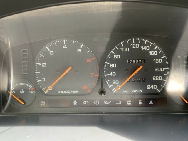 Серый Мазда 626, объемом двигателя 1.6 л и пробегом 178 тыс. км за 1500 $, фото 12 на Automoto.ua