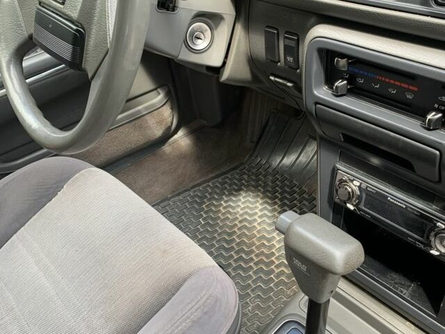 Серый Мазда 626, объемом двигателя 1.6 л и пробегом 178 тыс. км за 1500 $, фото 10 на Automoto.ua