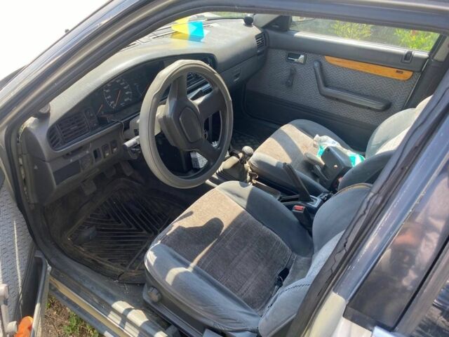 Серый Мазда 626, объемом двигателя 1.8 л и пробегом 300 тыс. км за 399 $, фото 6 на Automoto.ua