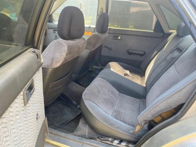 Серый Мазда 626, объемом двигателя 1.8 л и пробегом 300 тыс. км за 399 $, фото 5 на Automoto.ua