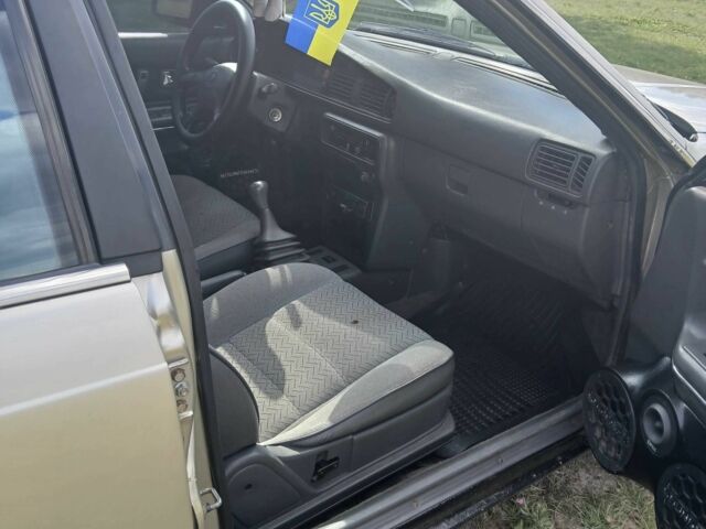 Серый Мазда 626, объемом двигателя 2 л и пробегом 320 тыс. км за 2022 $, фото 12 на Automoto.ua