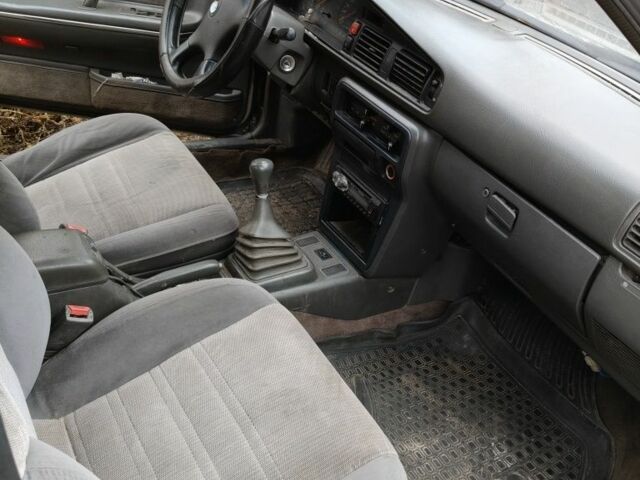 Серый Мазда 626, объемом двигателя 2 л и пробегом 300 тыс. км за 1200 $, фото 4 на Automoto.ua