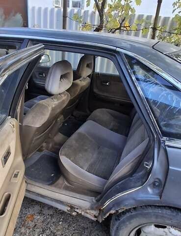 Серый Мазда 626, объемом двигателя 2 л и пробегом 396 тыс. км за 800 $, фото 4 на Automoto.ua