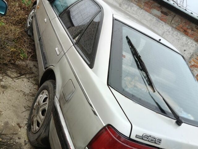 Серый Мазда 626, объемом двигателя 2 л и пробегом 300 тыс. км за 1200 $, фото 3 на Automoto.ua