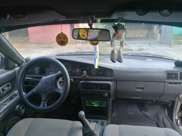 Серый Мазда 626, объемом двигателя 2 л и пробегом 320 тыс. км за 2022 $, фото 9 на Automoto.ua